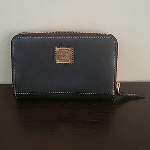 NWT: Dooney & Bourke Wallet